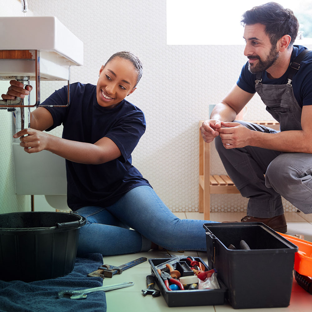 Plumbing apprentice image